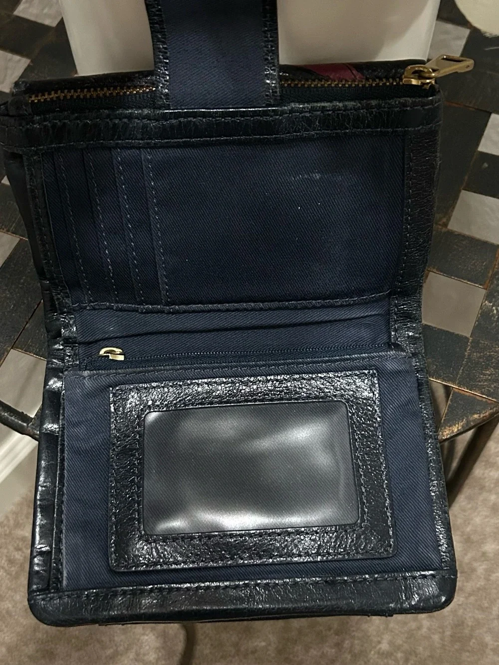 Fossil compact trifold
